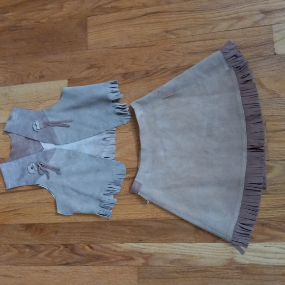 Girls Tan and Brown, Weathered Look, Leather with Fringe, VintageCowGirl Costume - Picture 15 of 16